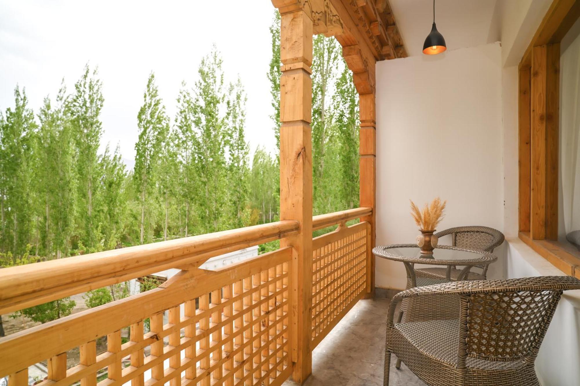 Hotel Ladakh Hills เลห์ ภายนอก รูปภาพ